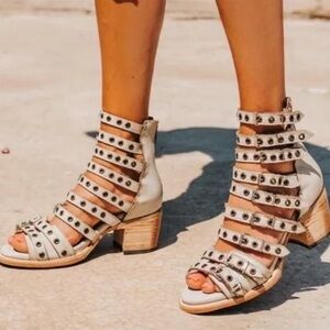 Strappy Studded Block Heel Sandals - Gray